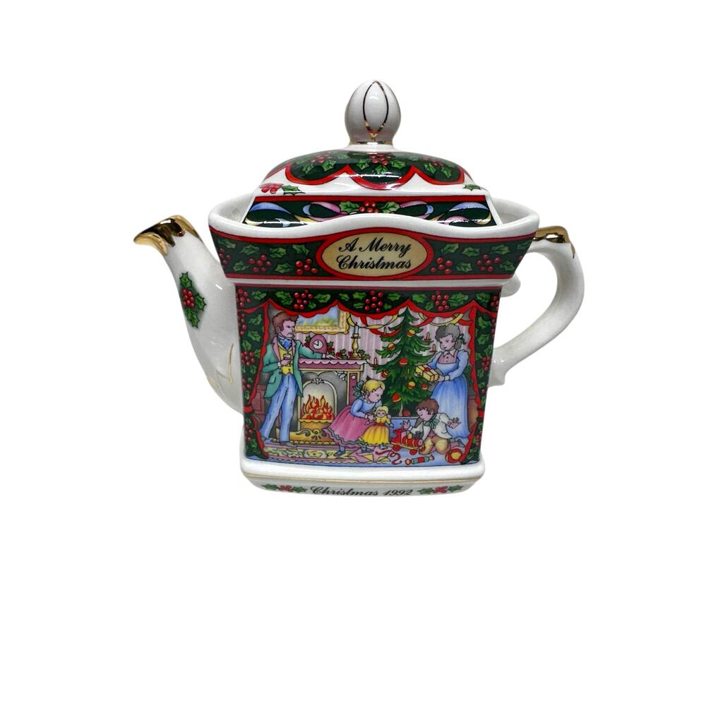 Vintage Sadler Collectible Christmas Teapot-Savoy "Christmas Mornings" 1992